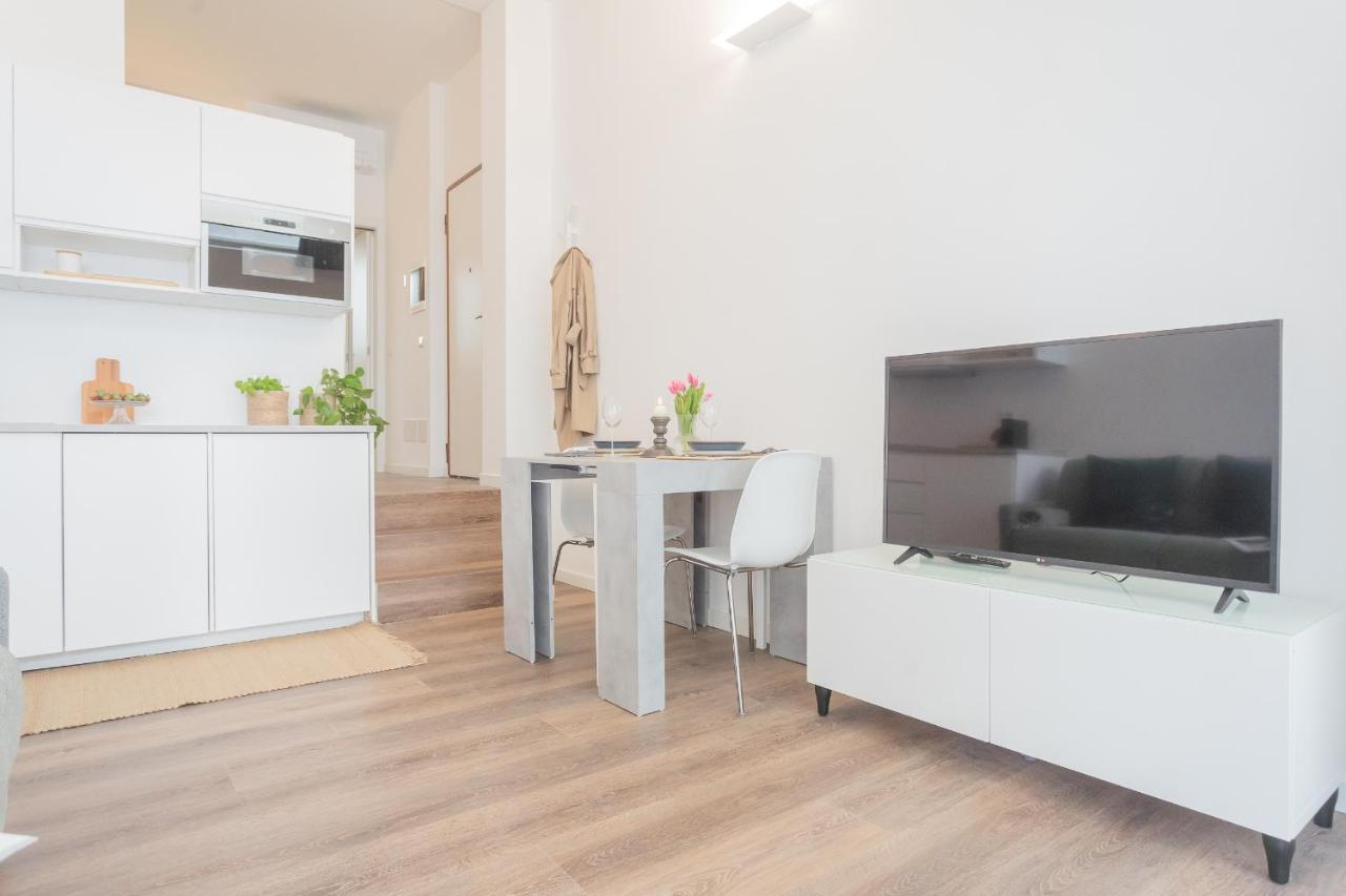 A Step From The Dome Apartment By Rent All Como Exterior photo