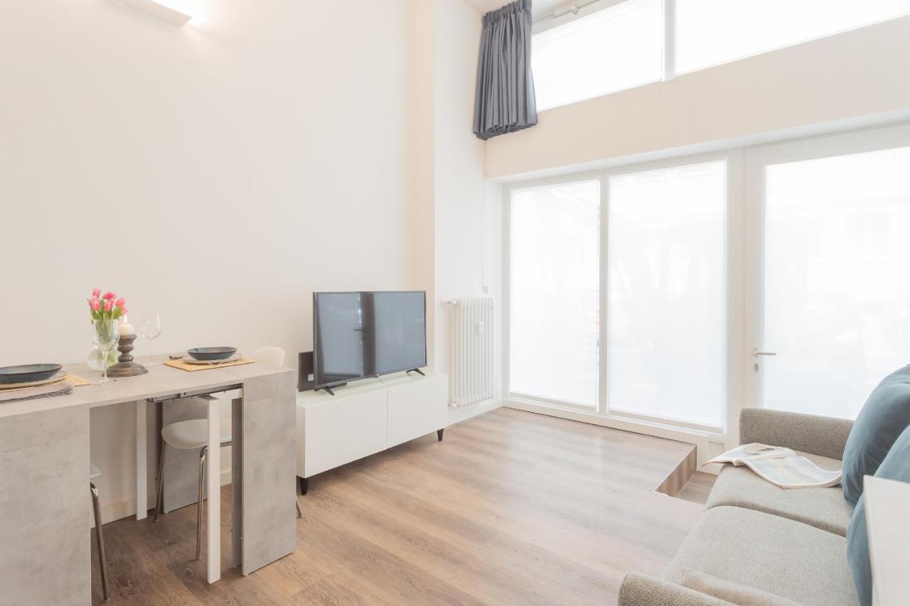 A Step From The Dome Apartment By Rent All Como Exterior photo